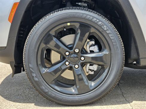 New 2025 Jeep Grand Cherokee L Altitude image 10