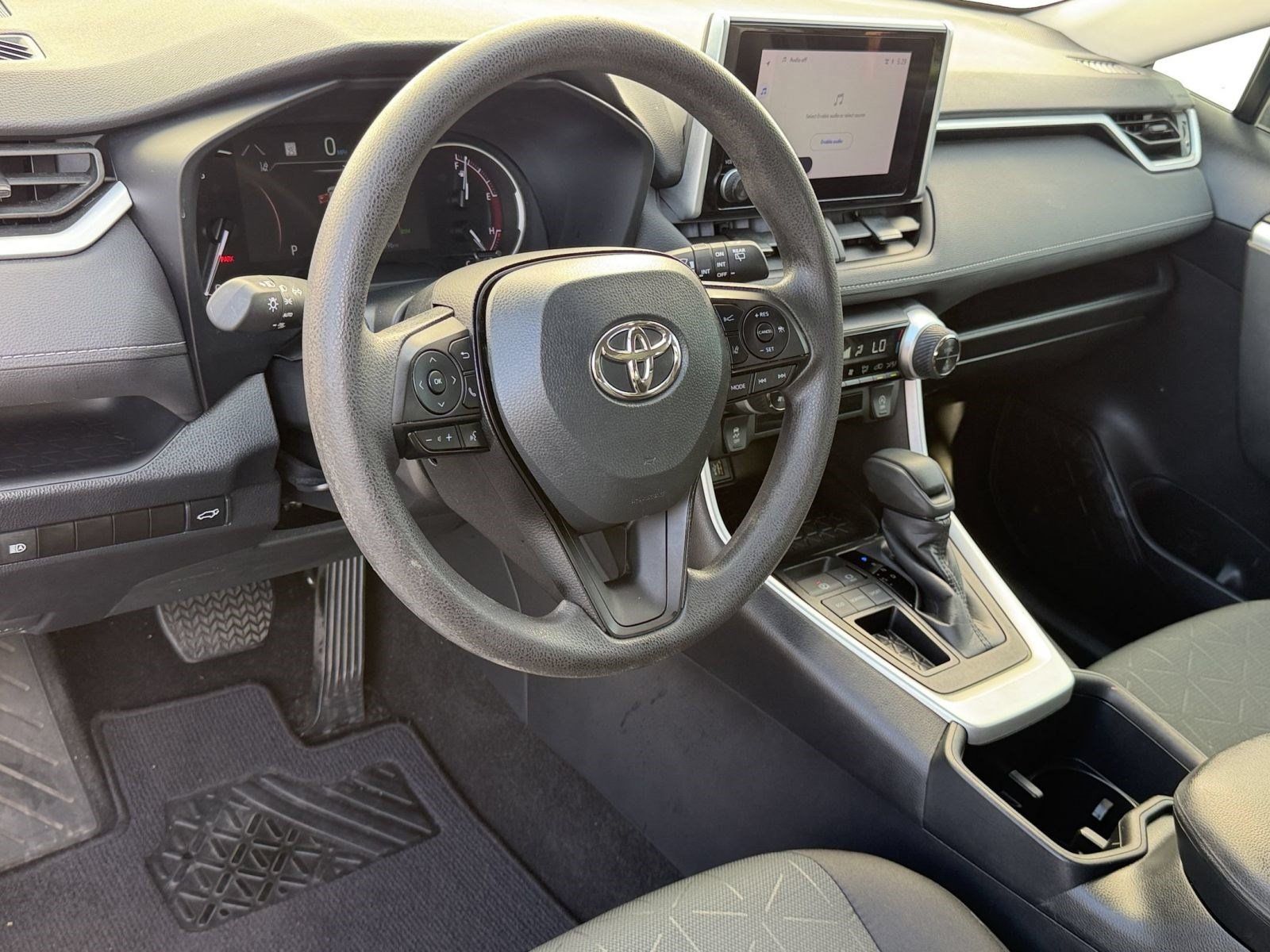 Used 2023 Toyota RAV4 XLE w/ Convenience Package FWD image 4