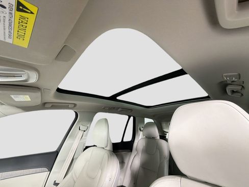 Certified 2023 Volvo XC90 B6 Ultimate w/ Protection Package Premier image 22