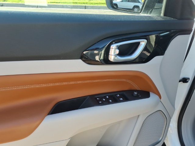 Certified 2024 Jeep Compass Limited AWD/4WD image 9