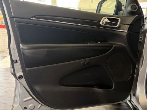 Used 2020 Jeep Grand Cherokee Limited image 22