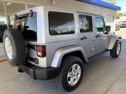 Used 2015 Jeep Wrangler Unlimited Sahara AWD/4WD image 5