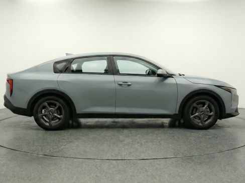 Used 2025 Kia K4 LXS image 11