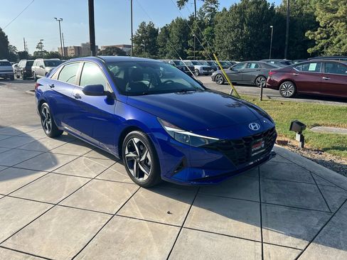 Certified 2023 Hyundai Elantra SEL w/ Convenience Package FWD image 3