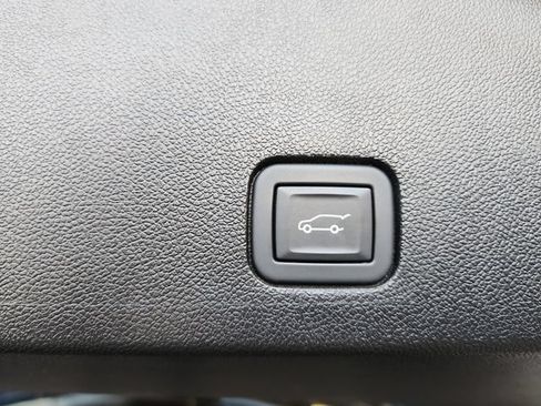 Certified 2024 Cadillac XT6 Sport w/ LPO, Floor Liner Package AWD/4WD image 17