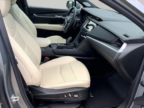 Used 2024 Cadillac XT5 Sportv w/ Technology Package AWD/4WD image 9