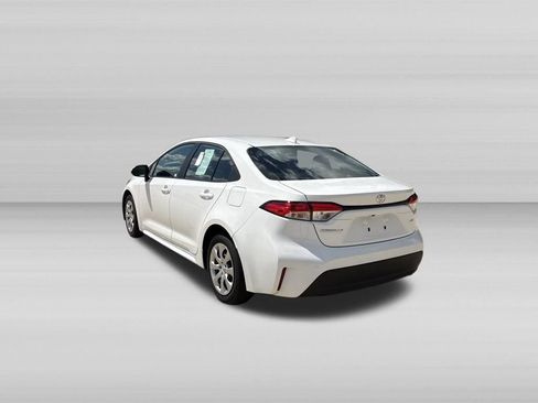 Used 2026 Toyota Corolla LE FWD image 6