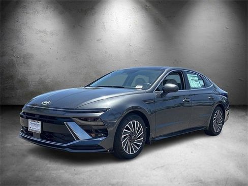 New 2025 Hyundai Sonata Limited image 3