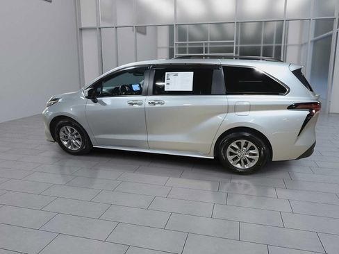 Certified 2023 Toyota Sienna XLE FWD image 6
