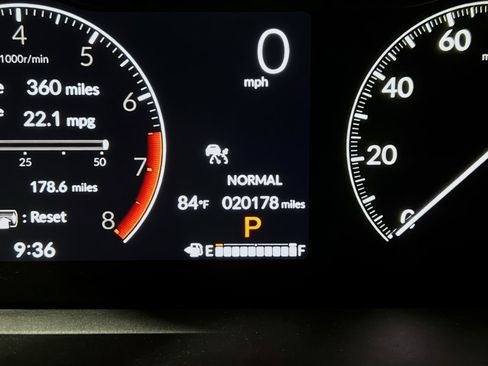 Used 2025 Honda Pilot EX-L image 8