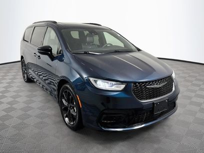 Used 2025 Chrysler Pacifica Limited