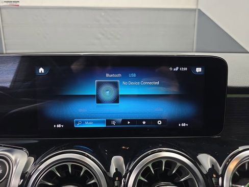 Used 2023 Mercedes-Benz GLB 250 4MATIC image 31