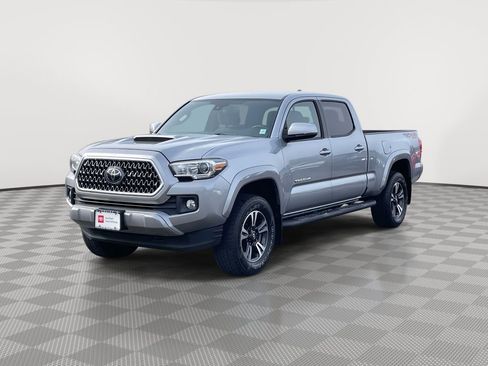 Used 2018 Toyota Tacoma TRD Sport image 3