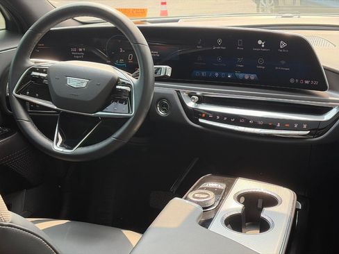 Used 2024 Cadillac Lyriq Tech AWD/4WD image 13