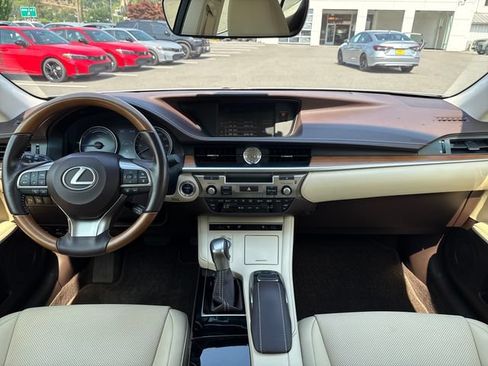 Used 2017 Lexus ES 300h w/ Navigation System Package FWD image 13