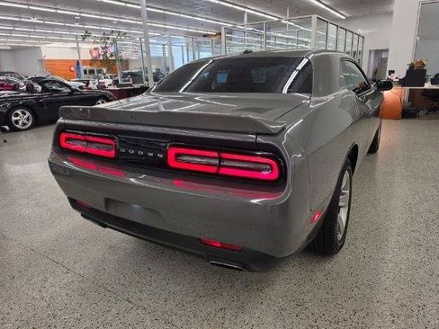 Used 2018 Dodge Challenger SXT RWD image 4