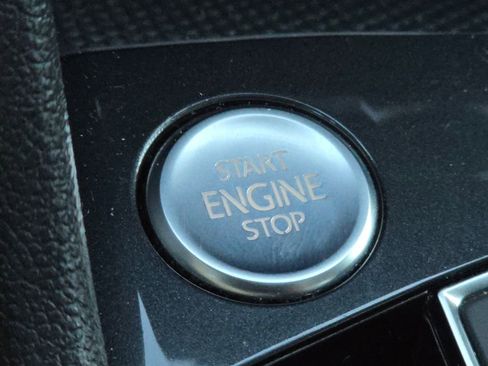 Used 2019 Volkswagen Tiguan SEL image 35