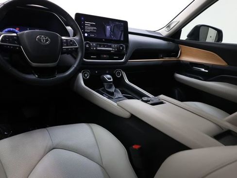 Used 2024 Toyota Grand Highlander Platinum image 81