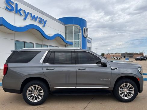 Used 2022 GMC Yukon SLT w/ SLT Luxury Package AWD/4WD image 8