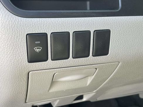 Used 2016 Toyota Highlander LE FWD image 18