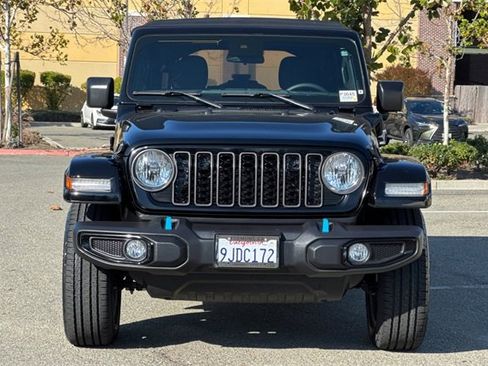 Used 2024 Jeep Wrangler Unlimited image 9