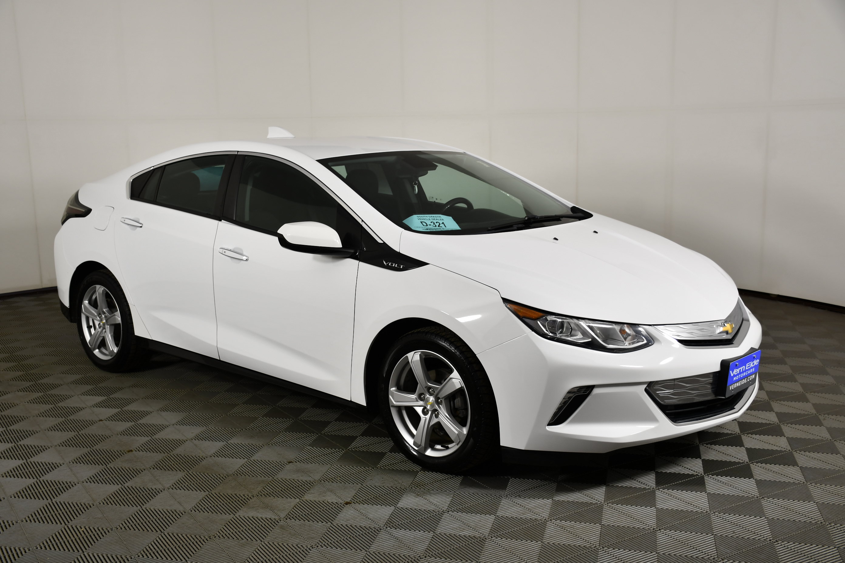 Used 2018 Chevrolet Volt LT w/ Comfort Package FWD image 4