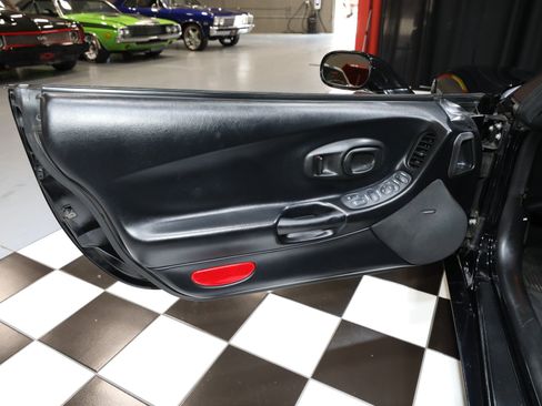 Used 2001 Chevrolet Corvette Convertible w/ Preferred Equipment Group2 RWD image 48