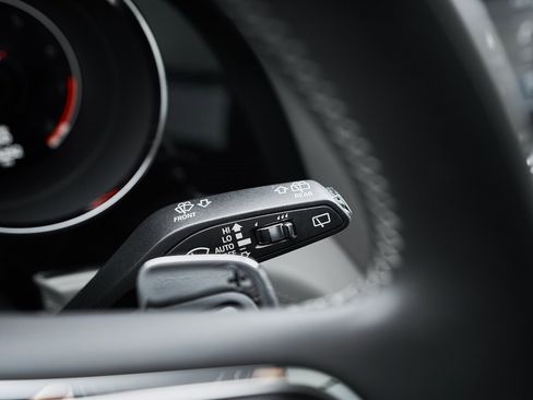 Used 2023 Bentley Bentayga Extended Wheelbase image 61