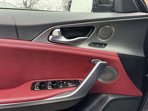 Used 2018 Kia Stinger GT2 image 14