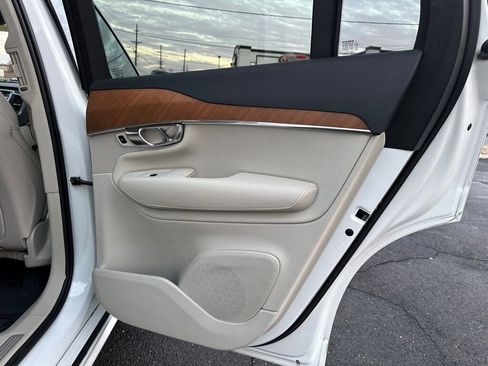 Used 2021 Volvo XC90 T6 Momentum image 23