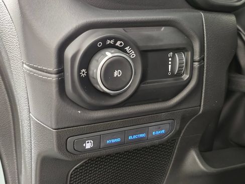 Used 2024 Jeep Wrangler Unlimited Sahara w/ Technology Group AWD/4WD image 23