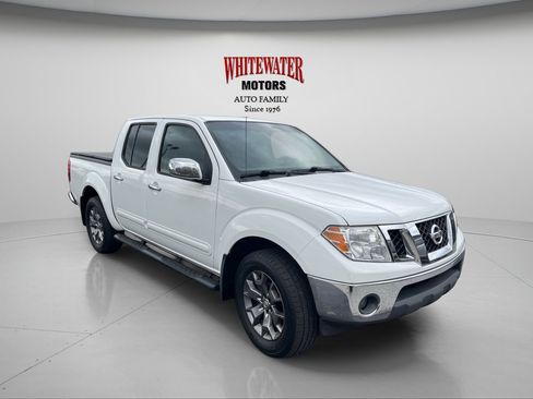 Used 2015 Nissan Frontier SL AWD/4WD image 7
