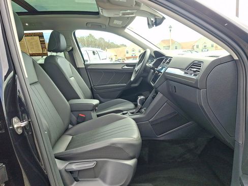 Used 2023 Volkswagen Tiguan SE image 13
