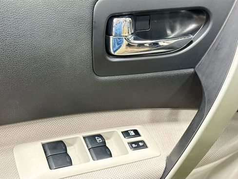 Used 2011 Nissan Rogue SV image 17