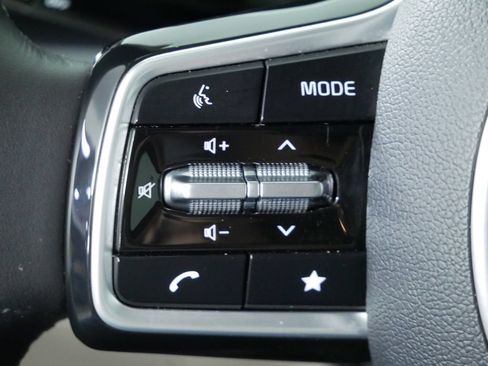 Used 2026 Kia Carnival FWD image 28