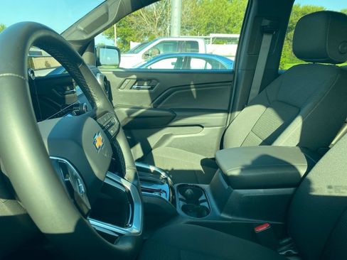 Used 2024 Chevrolet Colorado LT w/ LT Convenience Package II RWD image 11