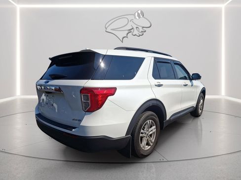 Used 2024 Ford Explorer XLT AWD/4WD image 5