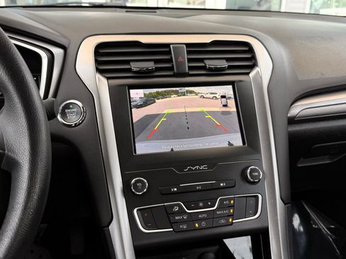 Used 2020 Ford Fusion SE FWD image 29