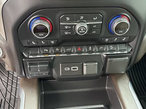 Used 2021 Chevrolet Silverado 1500 LTZ AWD/4WD image 31
