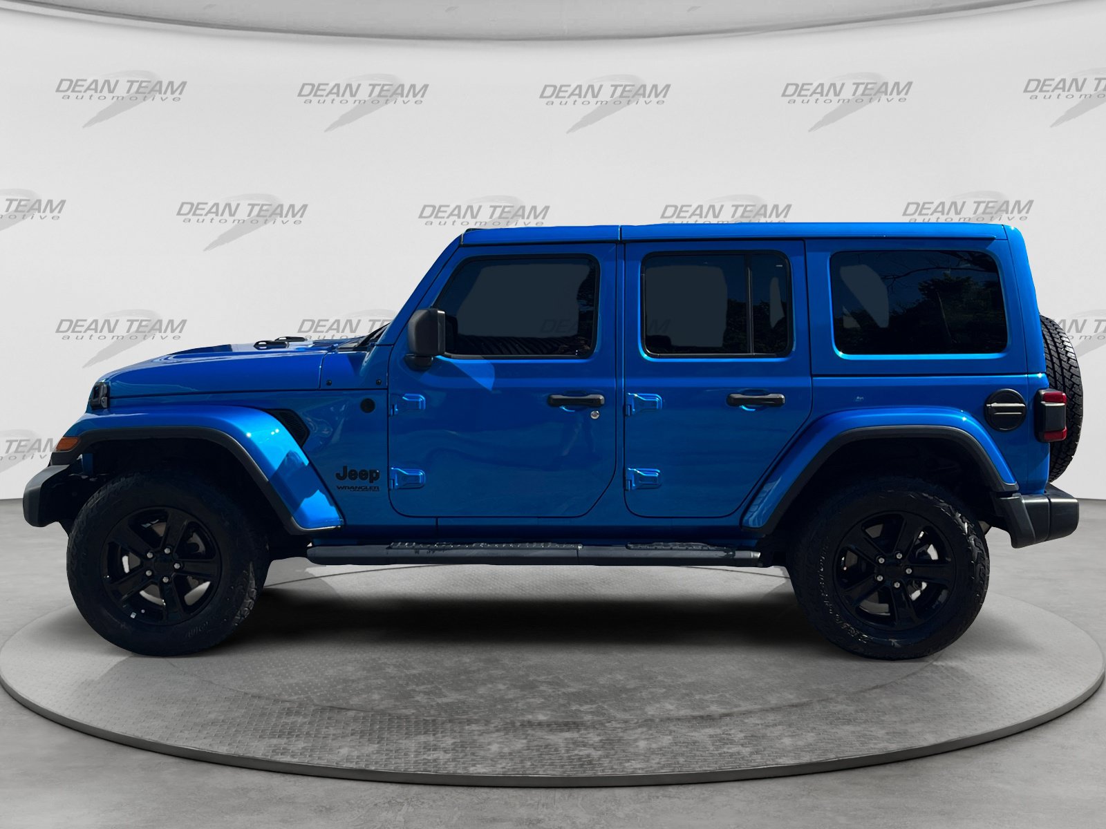 Used 2022 Jeep Wrangler Unlimited Sahara AWD/4WD image 4