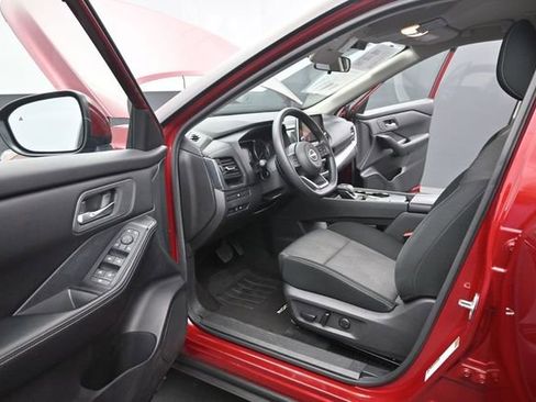 Used 2024 Nissan Rogue SV FWD image 9