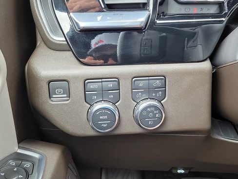 Used 2024 GMC Sierra 1500 SLT w/ SLT Premium Plus Package AWD/4WD image 14