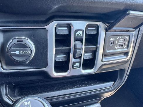 Used 2024 Jeep Wrangler Unlimited Sahara AWD/4WD image 23