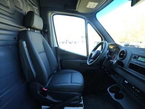 New 2025 Mercedes-Benz Sprinter 2500 image 30