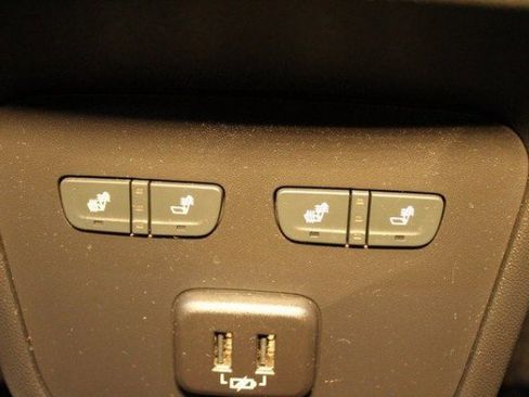 Used 2022 Chevrolet Equinox Premier image 16