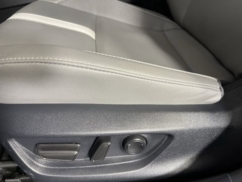 Used 2025 Toyota Camry SE image 20