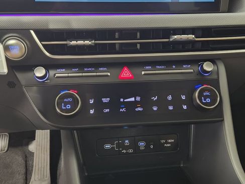 Certified 2025 Hyundai Sonata Limited FWD image 27