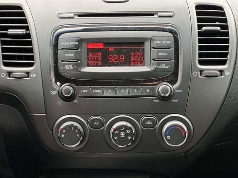 Used 2017 Kia Forte LX image 10