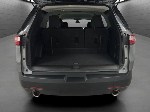 Used 2021 Chevrolet Traverse LS AWD/4WD image 18