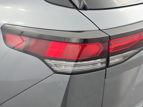 New 2026 Volkswagen Tiguan SE R-Line FWD image 31